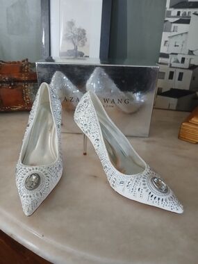 Azalea Wang Brand New "Alessio" Silver White Heels Shoes 8.5